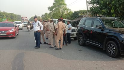 Azam Khan News: Samajwadi Party leader did not leave his house; supporters gathered outside his gate