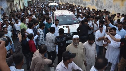 Azam Khan News: Samajwadi Party leader did not leave his house; supporters gathered outside his gate