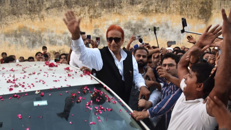 Azam Khan News When the police stopped convoy, Azam says how much more will you trouble me