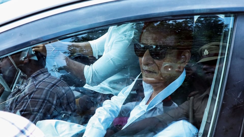 Azam Khan News When the police stopped convoy, Azam says how much more will you trouble me