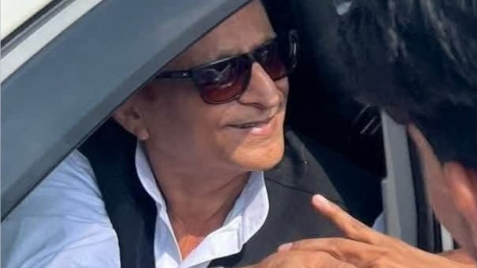 Azam Khan News SP leader Azam Khan dismissed the defection case We are people of character not for sale