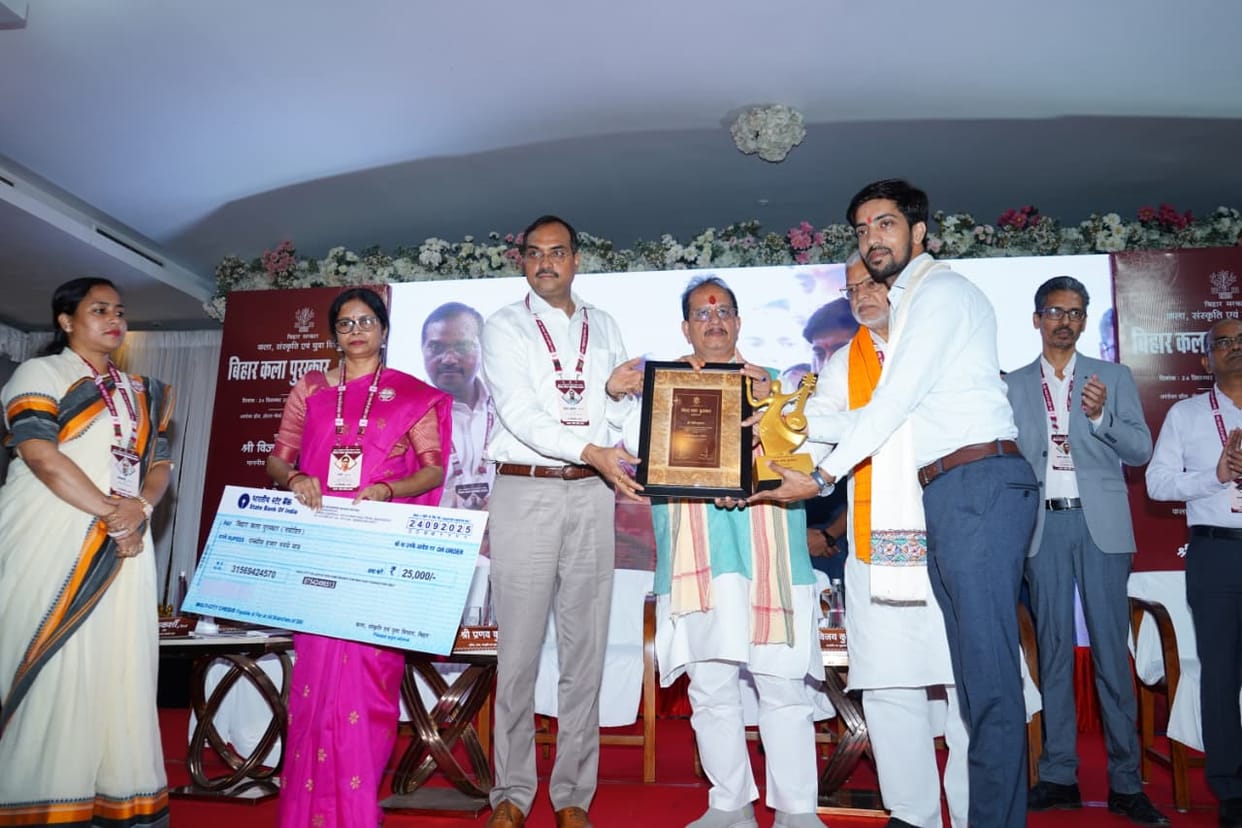 Bihar News 52 artists honoured with Bihar Art Award 2025 in Patna