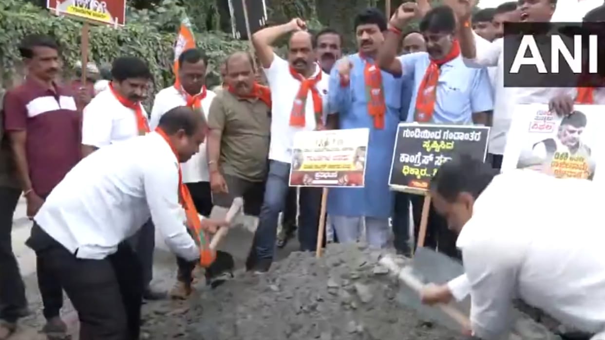 Karnataka BJP workers Bengaluru protest against Congress govt over pothole issue