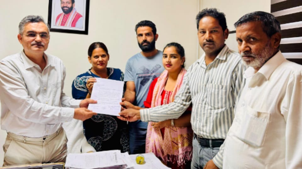 LCLO-CPLO employees reach Haryana CM residence submit memorandum of demands to OSD