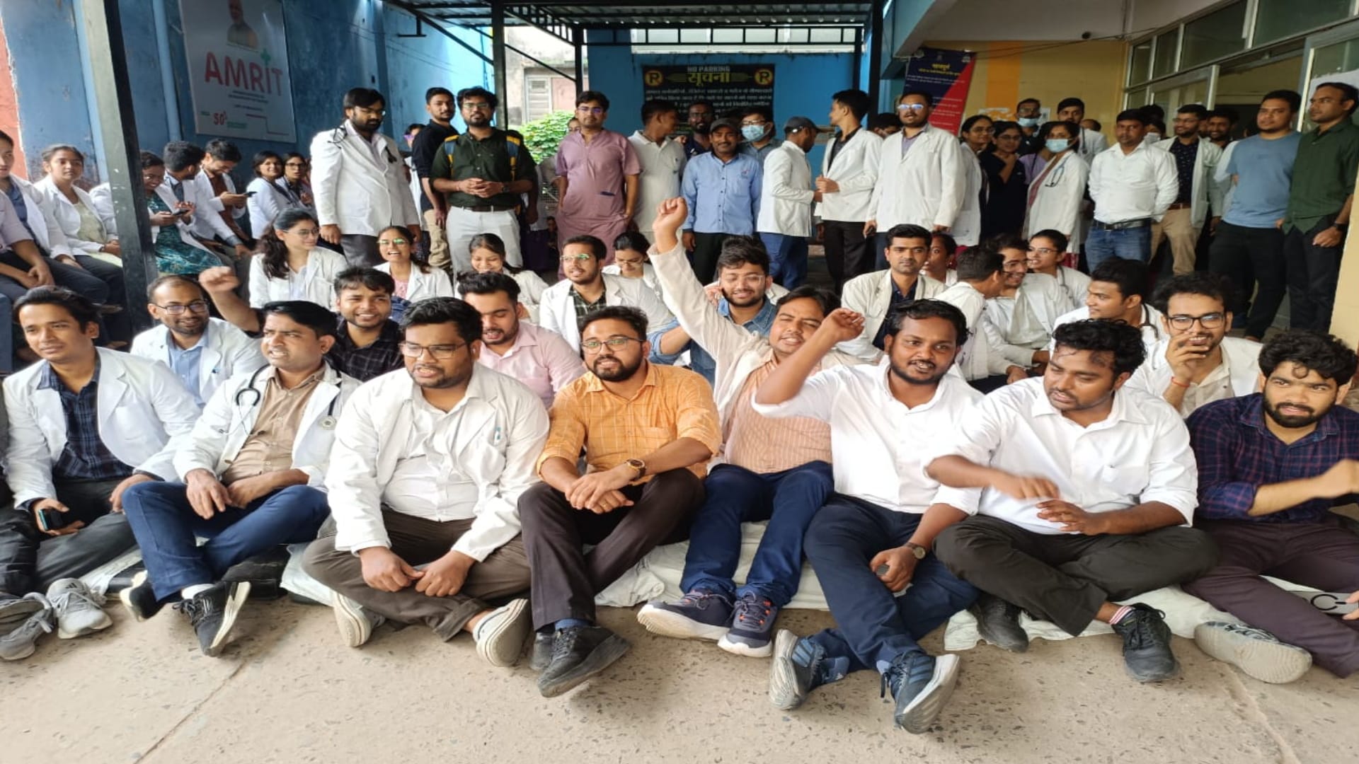 SRN Hospital strike continues for second day, OPD, operations halted, chaos ensues
