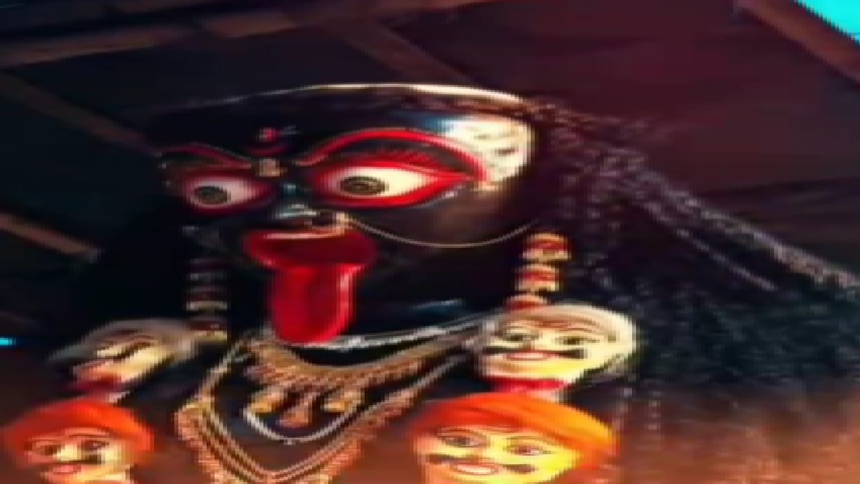 Grand arrival procession of Maa Kali in Pendra, crowd of devotees gathered