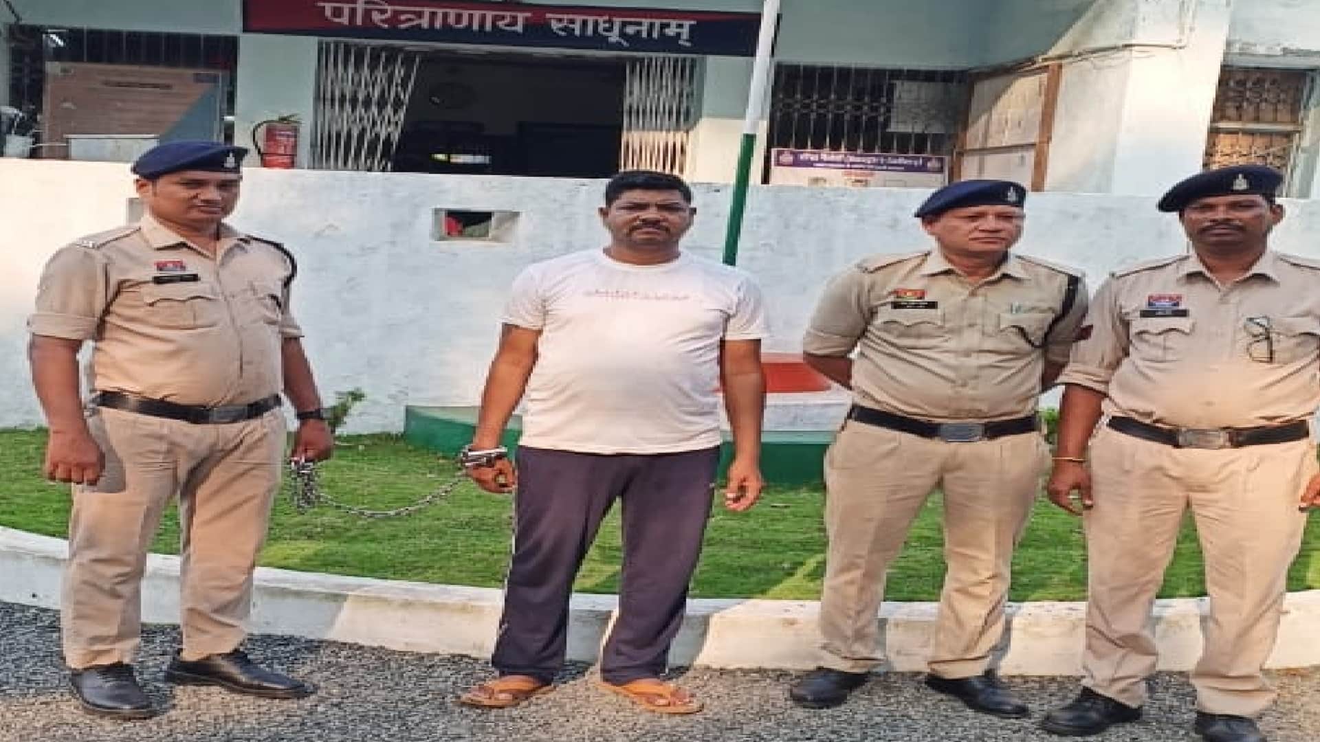 पुलिस के गिरफ्त में आरोपी