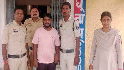 पुलिस ने आरोपी को गिरफ्तार कर लिया है।