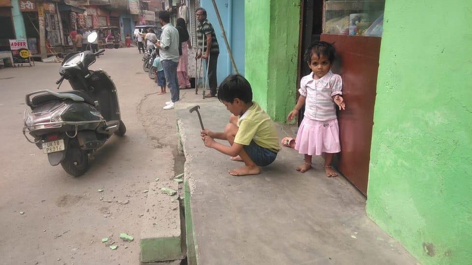 The Municipal Corporation anti-encroachment drive continues in Ali Khan Mohalla kashipur
