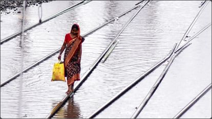 Kolkata receives 20% of its annual rainfall in one night, precarious situation ahead of Durga Puja