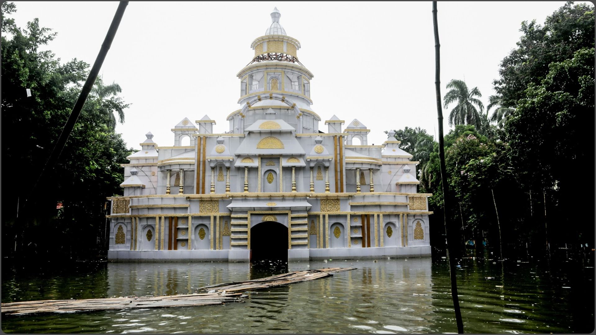 Kolkata receives 20% of its annual rainfall in one night, precarious situation ahead of Durga Puja