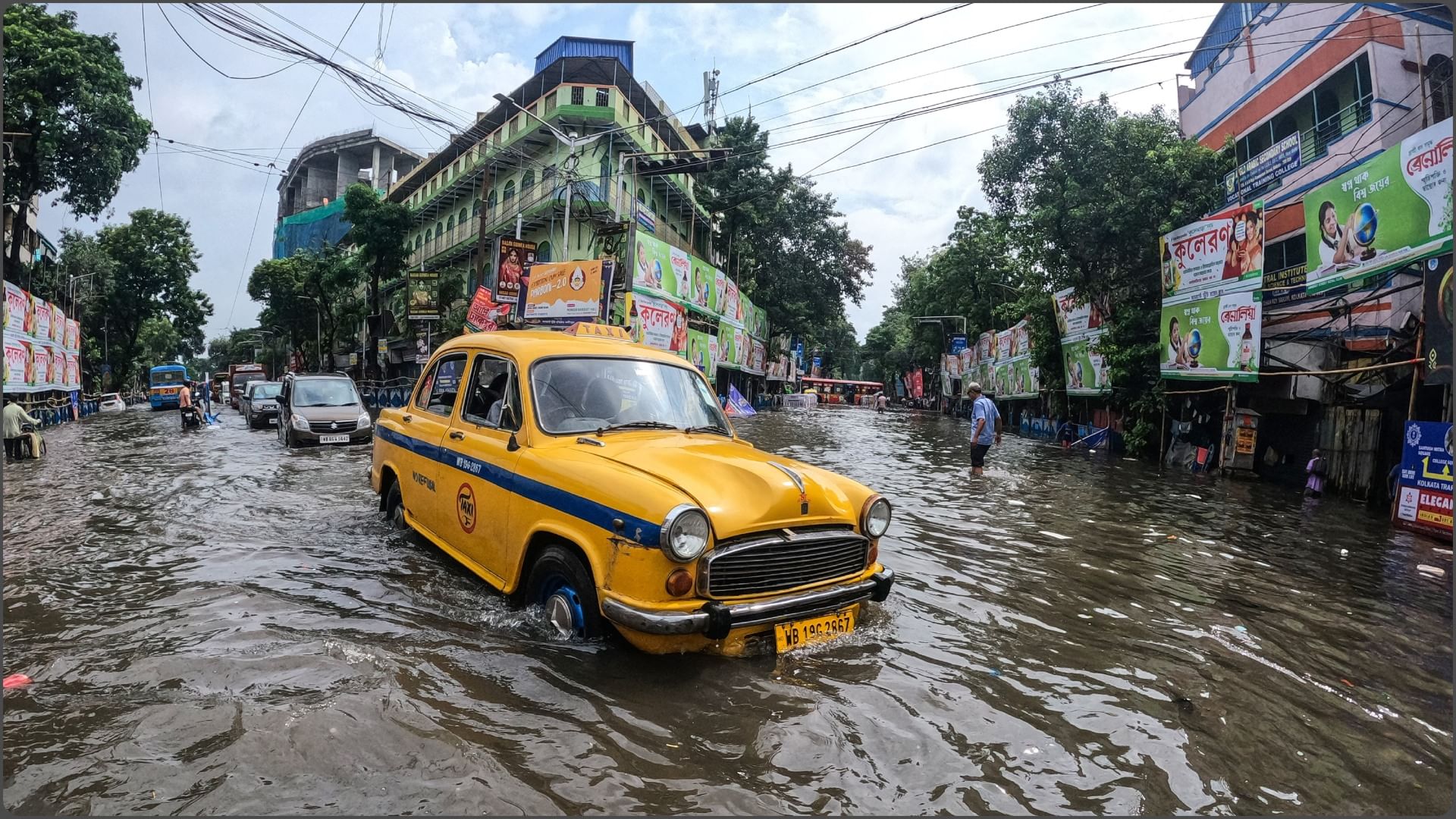 Kolkata receives 20% of its annual rainfall in one night, precarious situation ahead of Durga Puja