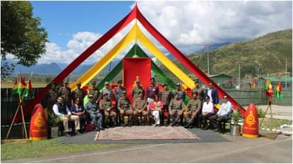 मेचुका घाटी में एनसीडी प्रतिनिधिमंडल।