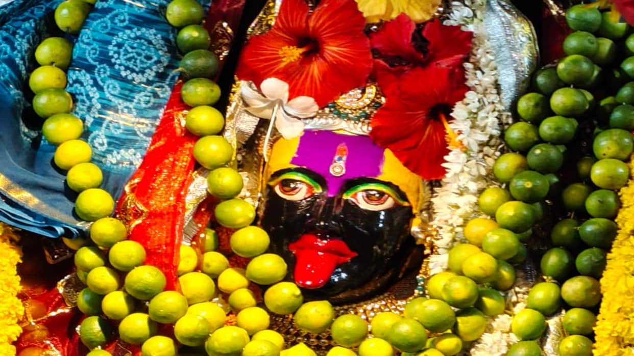 Shardiya Navratri: 6-Foot Black Stone Idol of Maa Kalka Installed, Mill Workers Built the Temple
