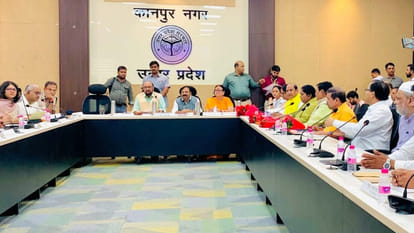 UP: Minister in charge reviewed law and order and development works, said- curb crimes against women