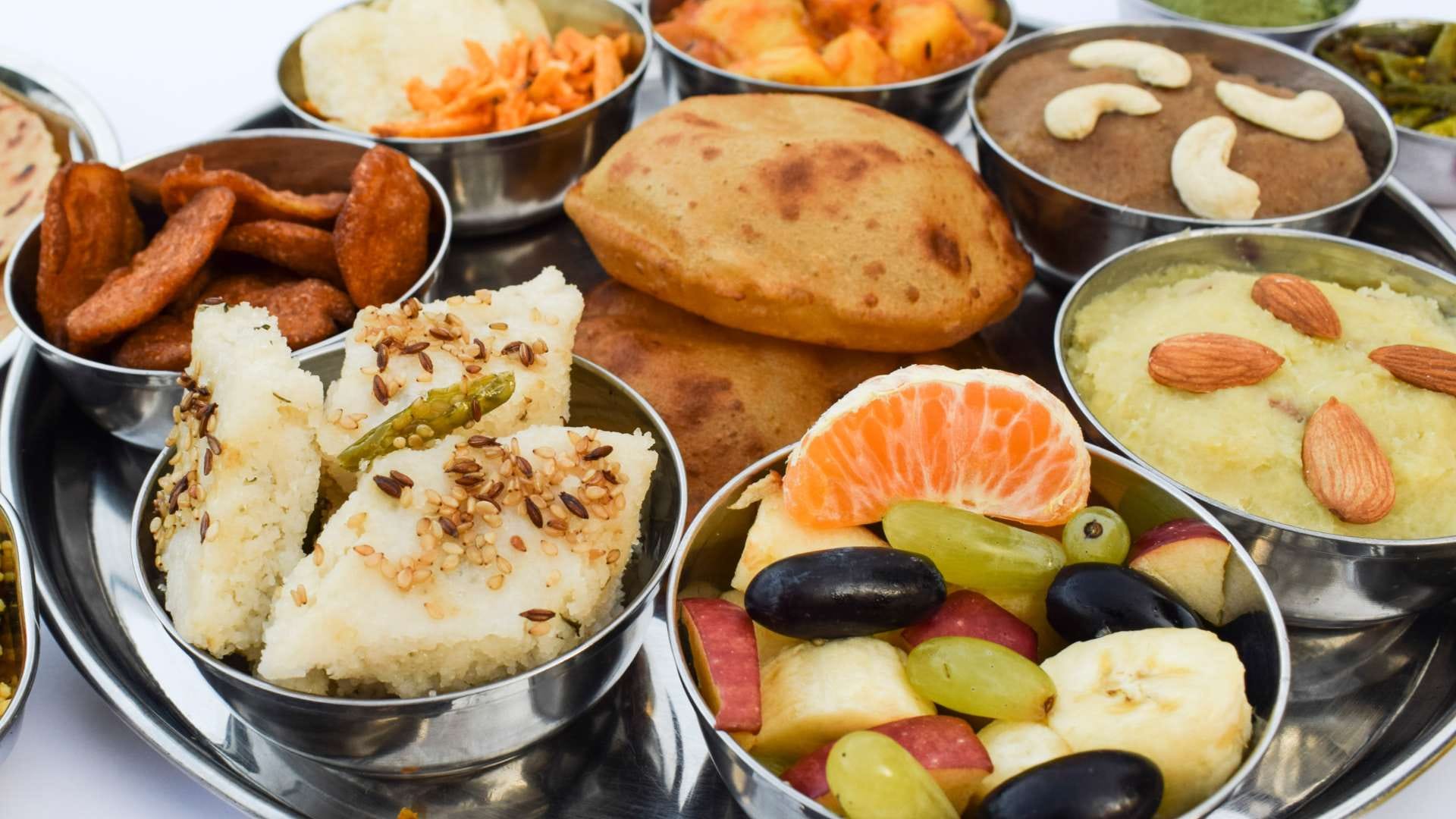 kanya bhoj thali kanya bhog thali me kya banana kanya pujan me kya dena chahiye