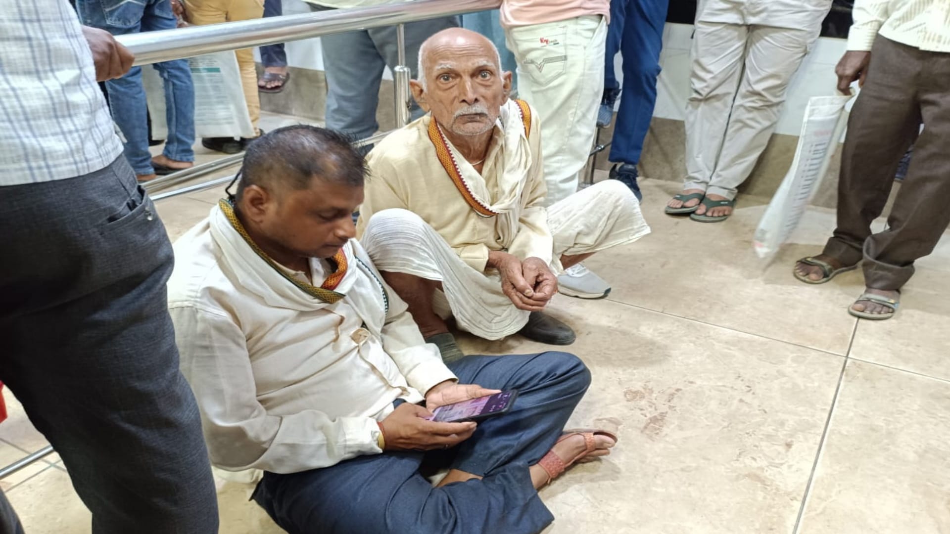 SRN Hospital strike continues for second day, OPD, operations halted, chaos ensues