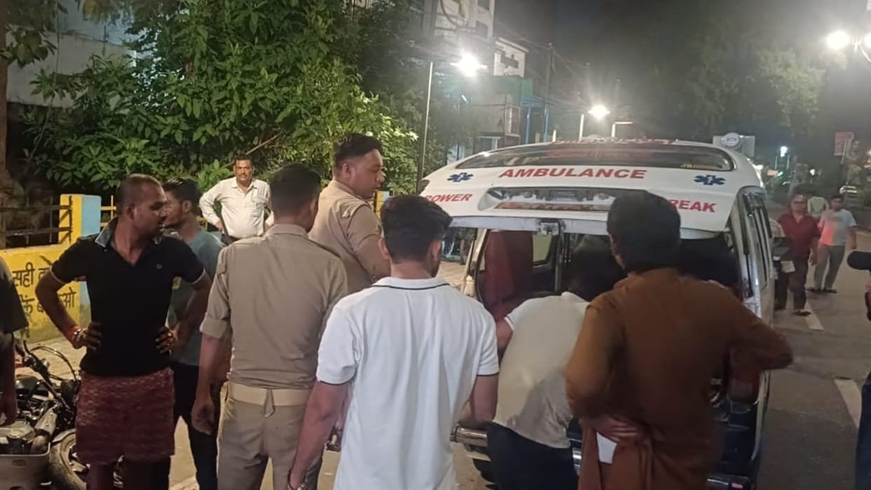three youths seriously injured as bike collides with barricade in Bareilly