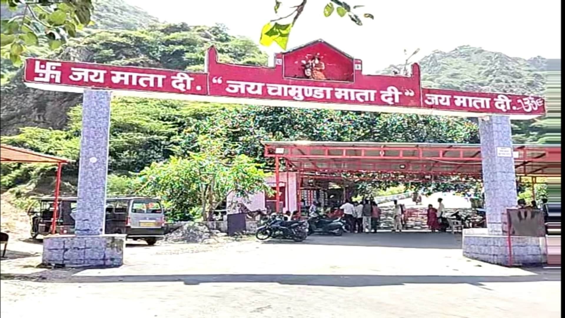 Shardiya Navratri 2025: Mata Chamunda, Prithviraj Chauhan’s Family Deity, Draws Huge Devotee Crowd