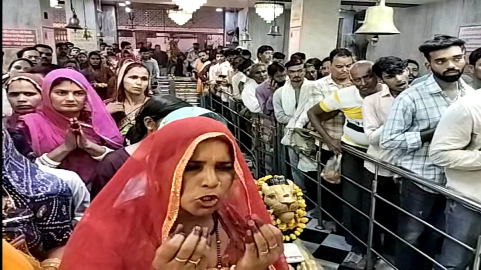 Shardiya Navratri 2025: Mata Chamunda, Prithviraj Chauhan’s Family Deity, Draws Huge Devotee Crowd