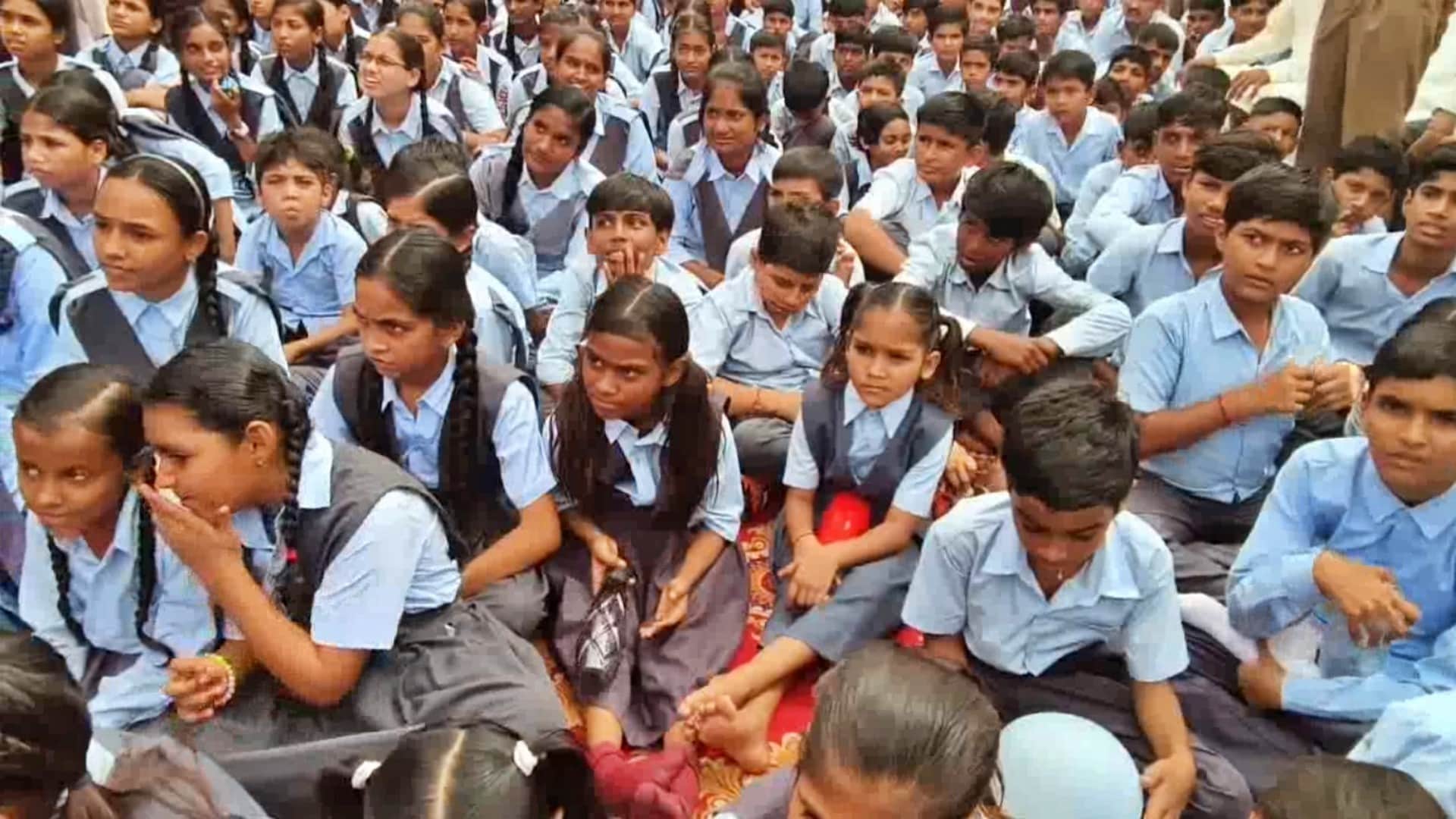 New Rules From January 1 2026: Ration Card, Digital Attendance, LPG Prices Income Tax Know Impact