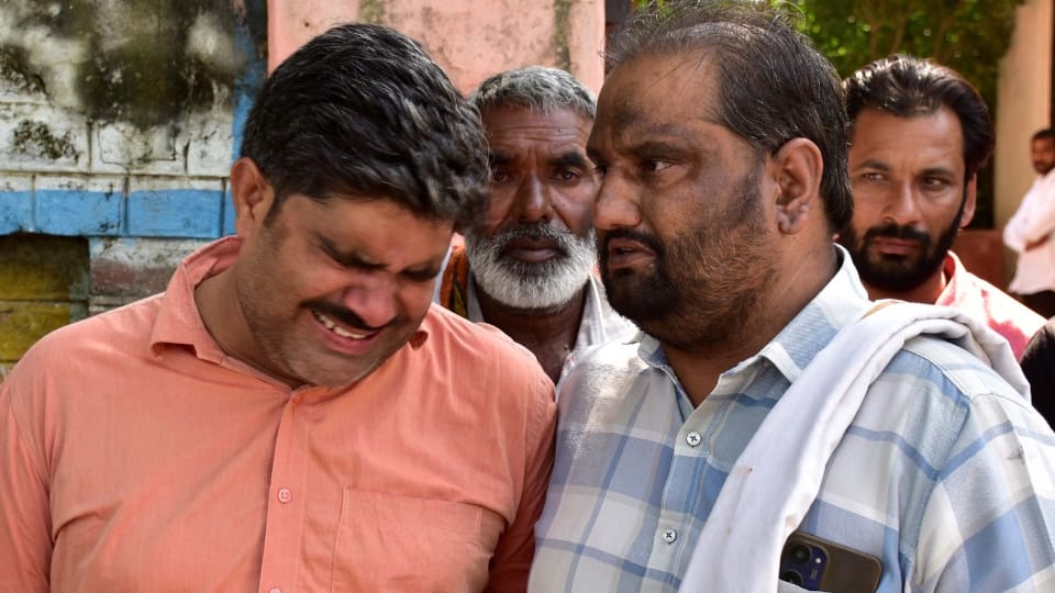 Aligarh Accident Horror Burnt Bodies Identified Build and Torn Clothes After Delhi-Kanpur Highway Tragedy