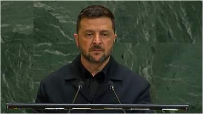 संयुक्त राषट्र में बोलते वोलोदिमीर जेलेंस्की।