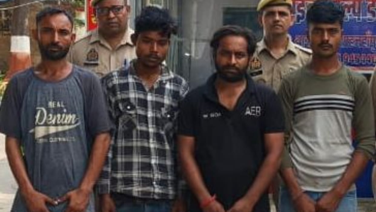 Police arrested four people for stealing electric wires in Shahjahanpur