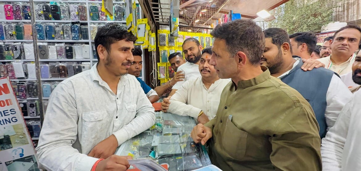 Bhopal: PCC chief reached Bhopal's New Market, discussed with the traders, said- the public is facing the brun