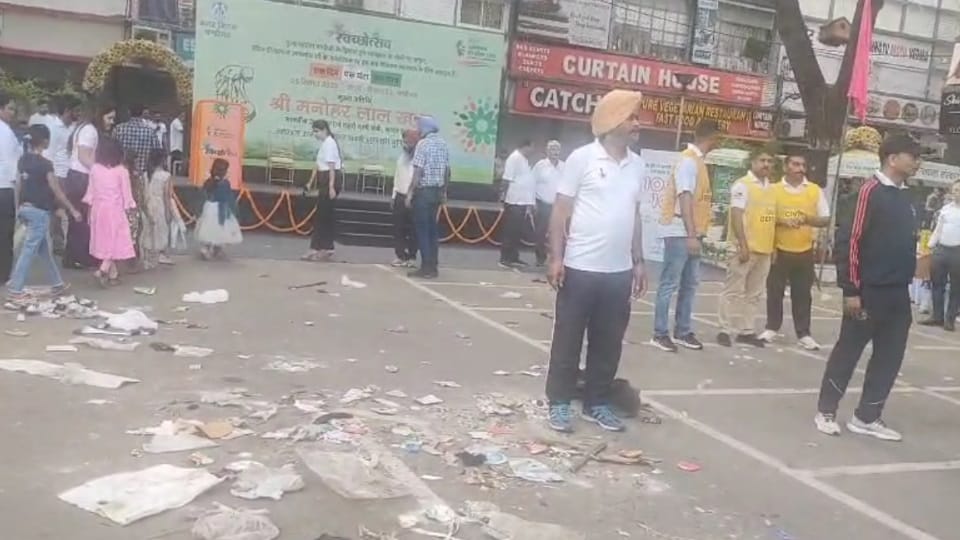 Chandigarh Corporation officials negligence during Union Minister Manohar Lal programme