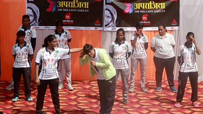 Two thousand female students received self-defense training at Amar Ujala Women Empowerment Festival