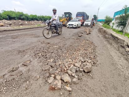 Indore: Indore Bypass: Despite paying toll tax, you still face traffic jams and potholes.