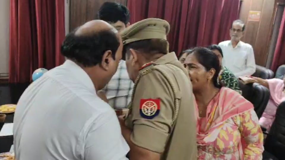 Gajraula: Register snatched from municipal president during meeting, council member from Bhanpur was beaten up