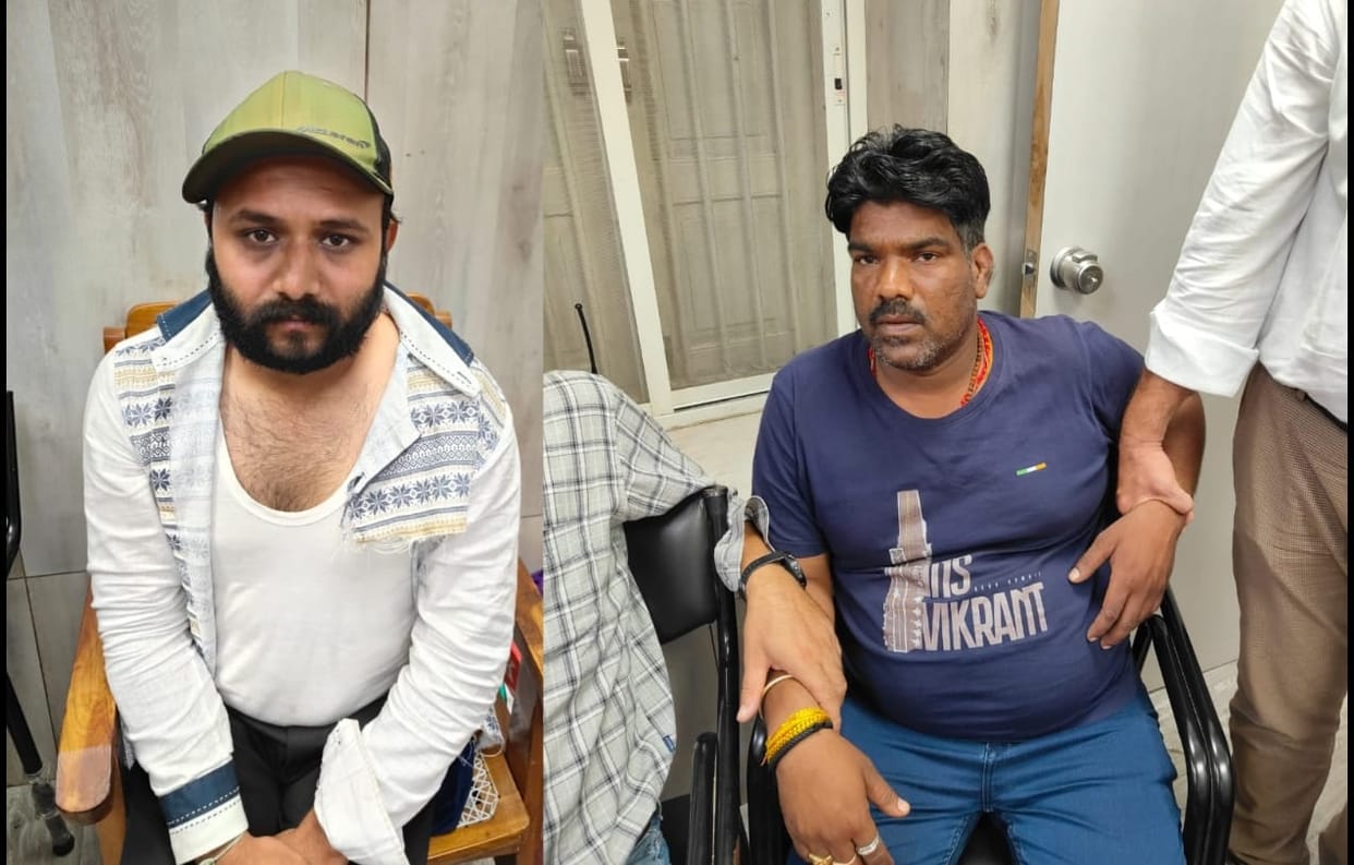 Indore: The police officer demanded ten thousand rupees in exchange for releasing a tractor full of debris, an
