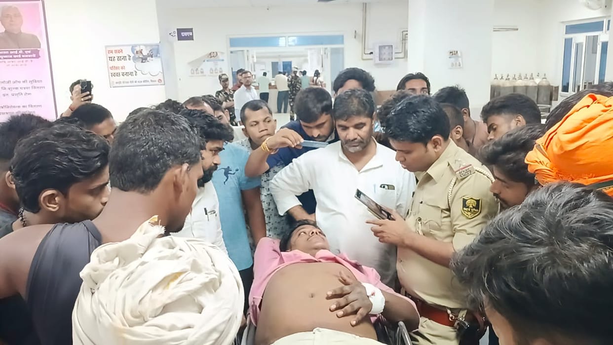 Bihar Crime: Bike-riding miscreants shot a young man in the chest in Siwan