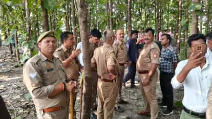 घटनास्थल पर जांच करती पुलिस