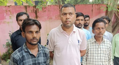 Kanpur Dead body of a youth found on an e rickshaw outside his in laws house brother alleges strangulation