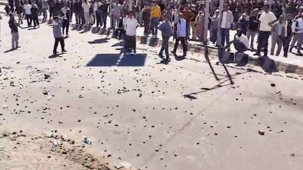 Leh : Curfew Extended For One More Day In Leh Following Violence, Schools And Colleges Closed Today - Amar Ujala Hindi News Live - Leh Update:हिंसा के बाद लेह में कर्फ्यू एक