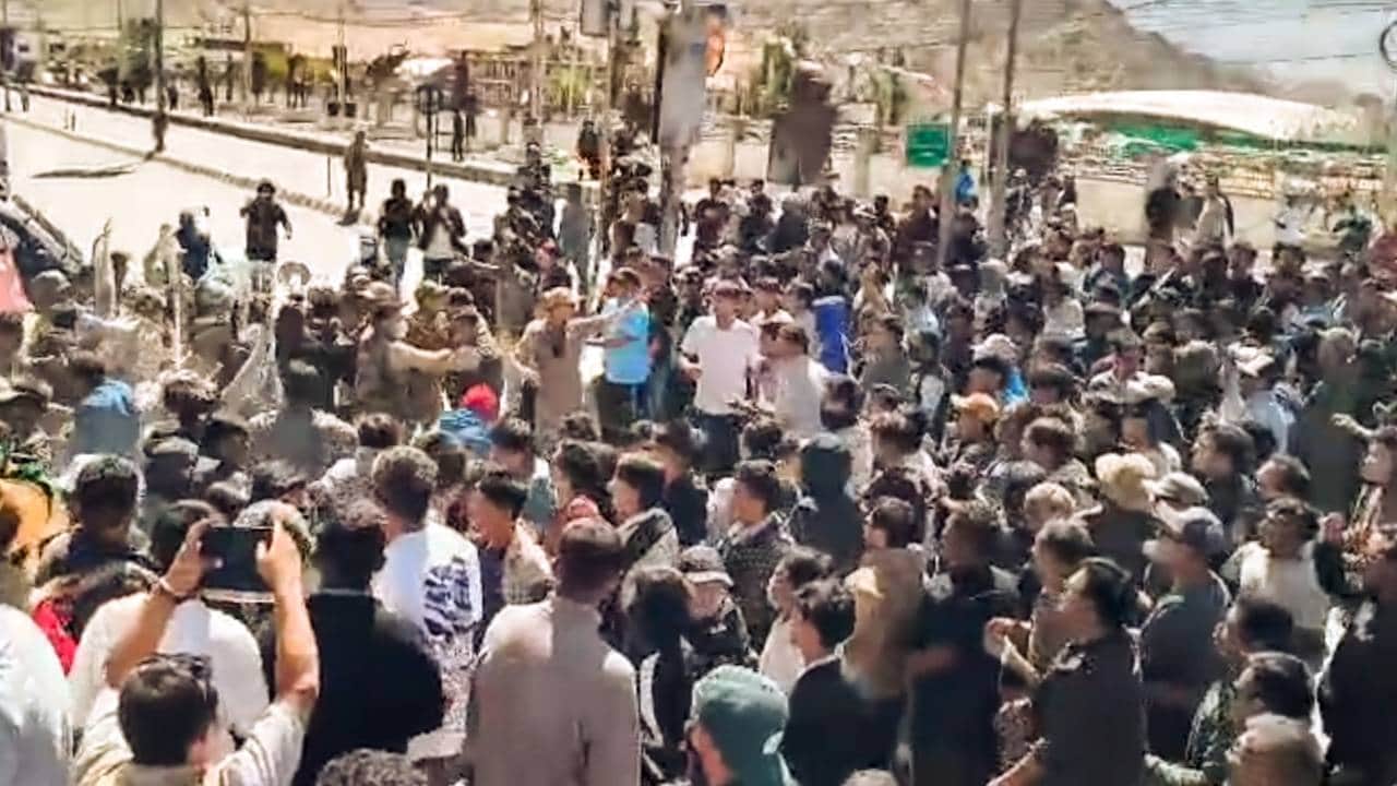 लद्दाख में हिंसक झड़प।