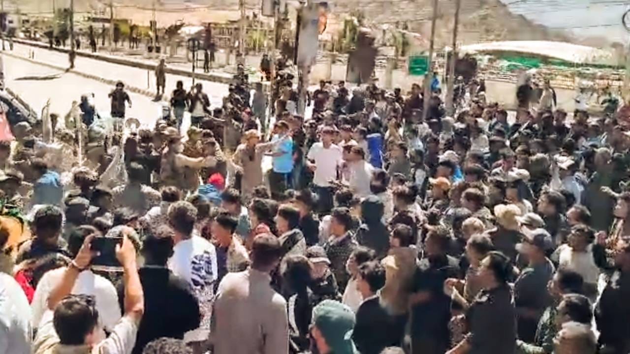 लद्दाख में हिंसक झड़प।