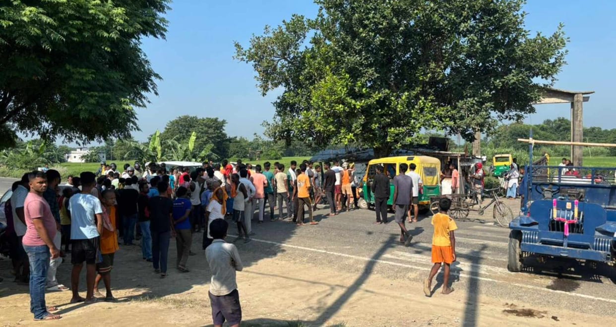 NH 104 blocked in Sheohar after the death of the PACS president, villagers demand compensation and government