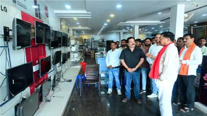 Food Minister visits shops to gather information after GST changes