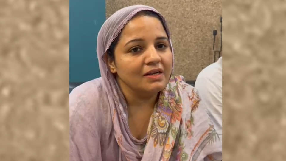 Kanpur Naseem Solanki Says Officials Dont Answer Calls How Are We Supposed to Report Public Grievances