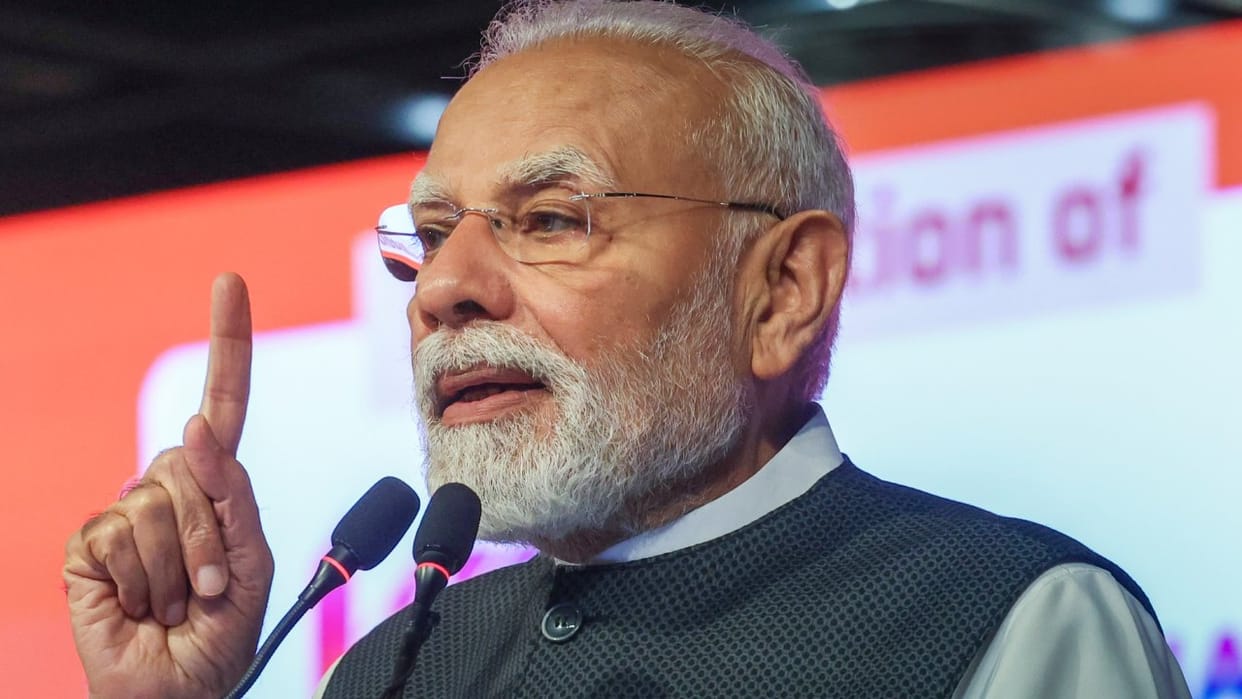 People paying less for toothpastes to tractors, Congress spreading lies on GST: PM Modi