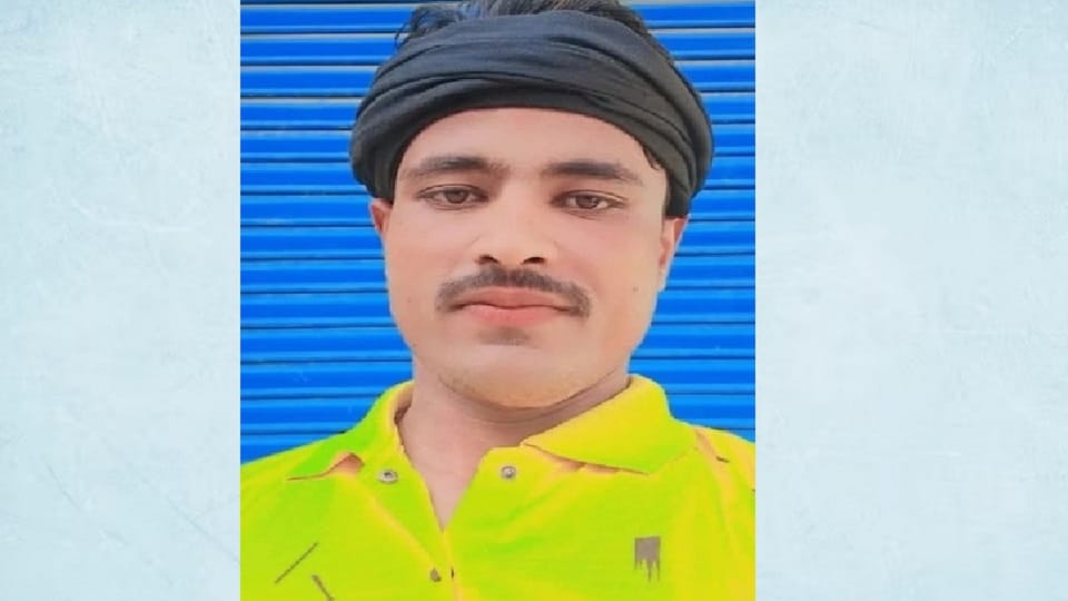 Trader Son commits suicide after quarrel with married girlfriend in Moradabad
