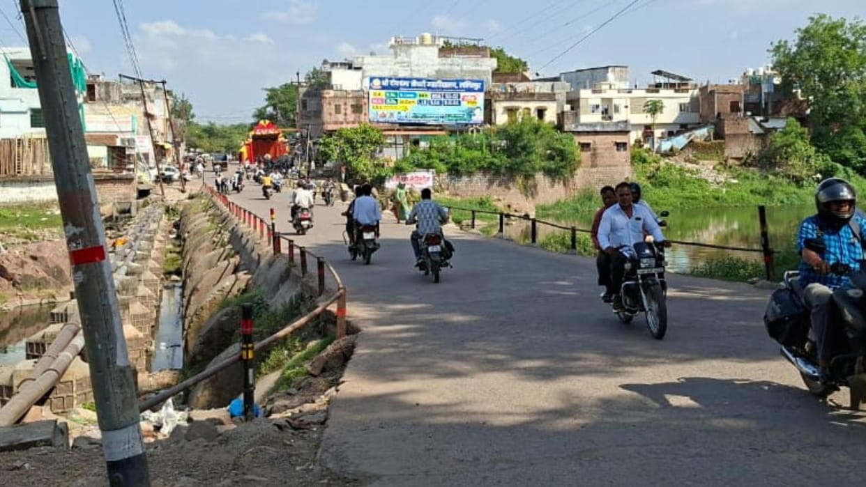 Lalitpur: Relief from the British-era bridge built on the Shahzad River, a new bridge will be built soon.