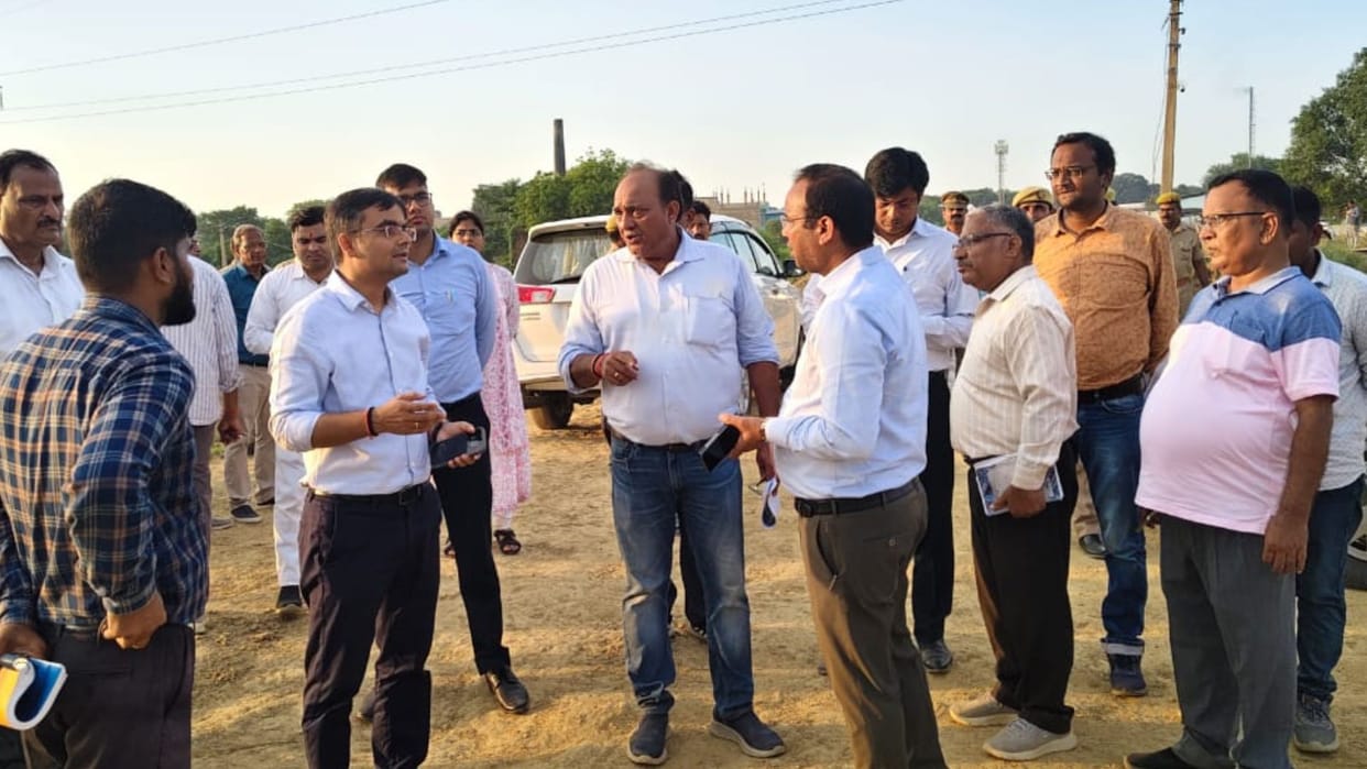 Varanasi News DM inspects roads around Ganjari Stadium for repair gives instructions