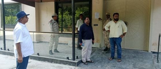 Agra Builder Breaks Seals Sells Flats Illegally Housing Authority Raids Premises