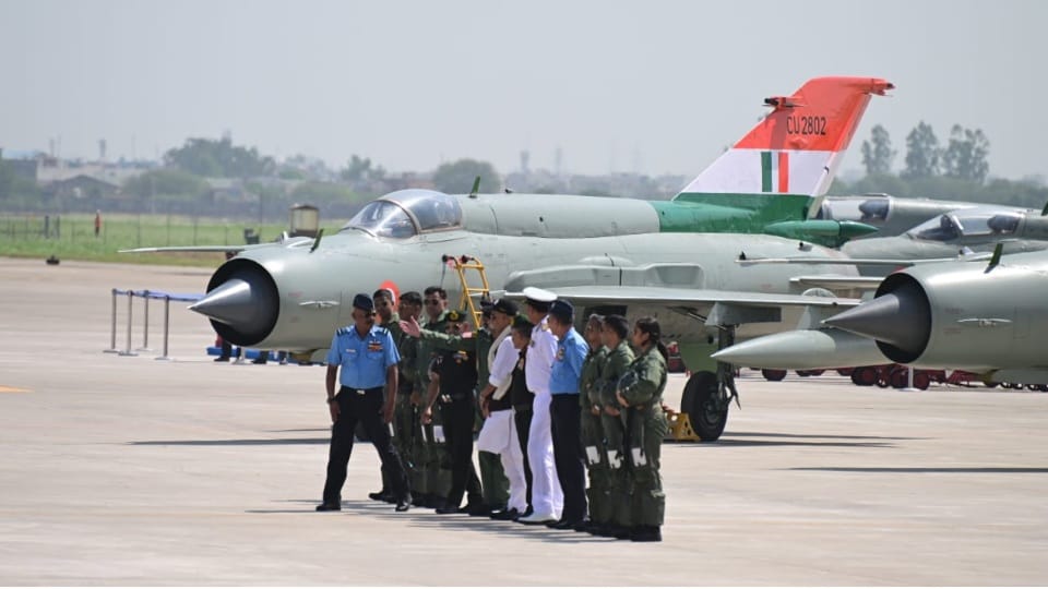 MIG 21 IAF Fighter jet retired former IAF personnel get emotional as MiG-21 takes off in Chandigarh