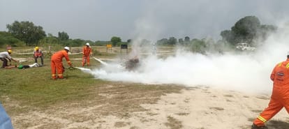 Kanpur Indian Oil conducted a mock drill villagers of Bausar village received safety training